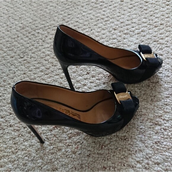 Salvatore Ferragamo Talia Pimpa Patent Peep Toe - Picture 1 of 8